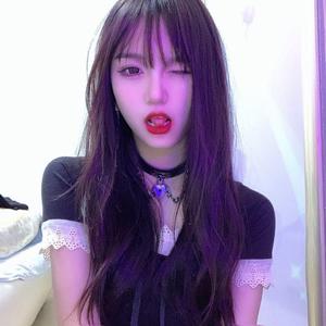 我脱了老师内裤摸她爆尿了
