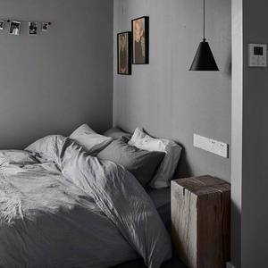 我脱了老师内裤摸她爆尿了
